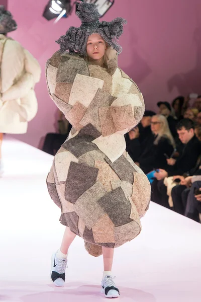 Look 15